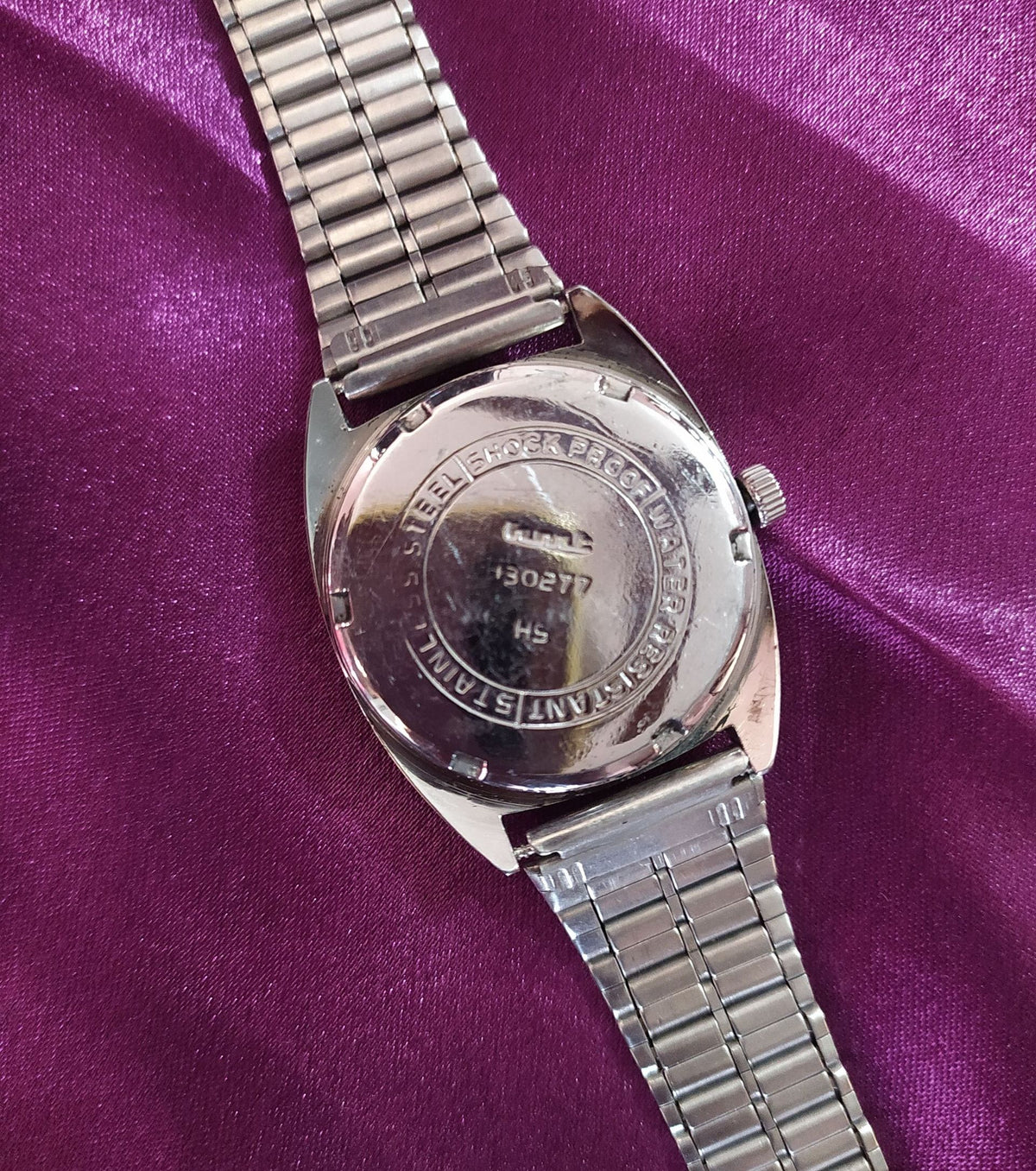 HMT Vijay Mechanical Hand-wound Vintage Watch with a Two-tone Dial