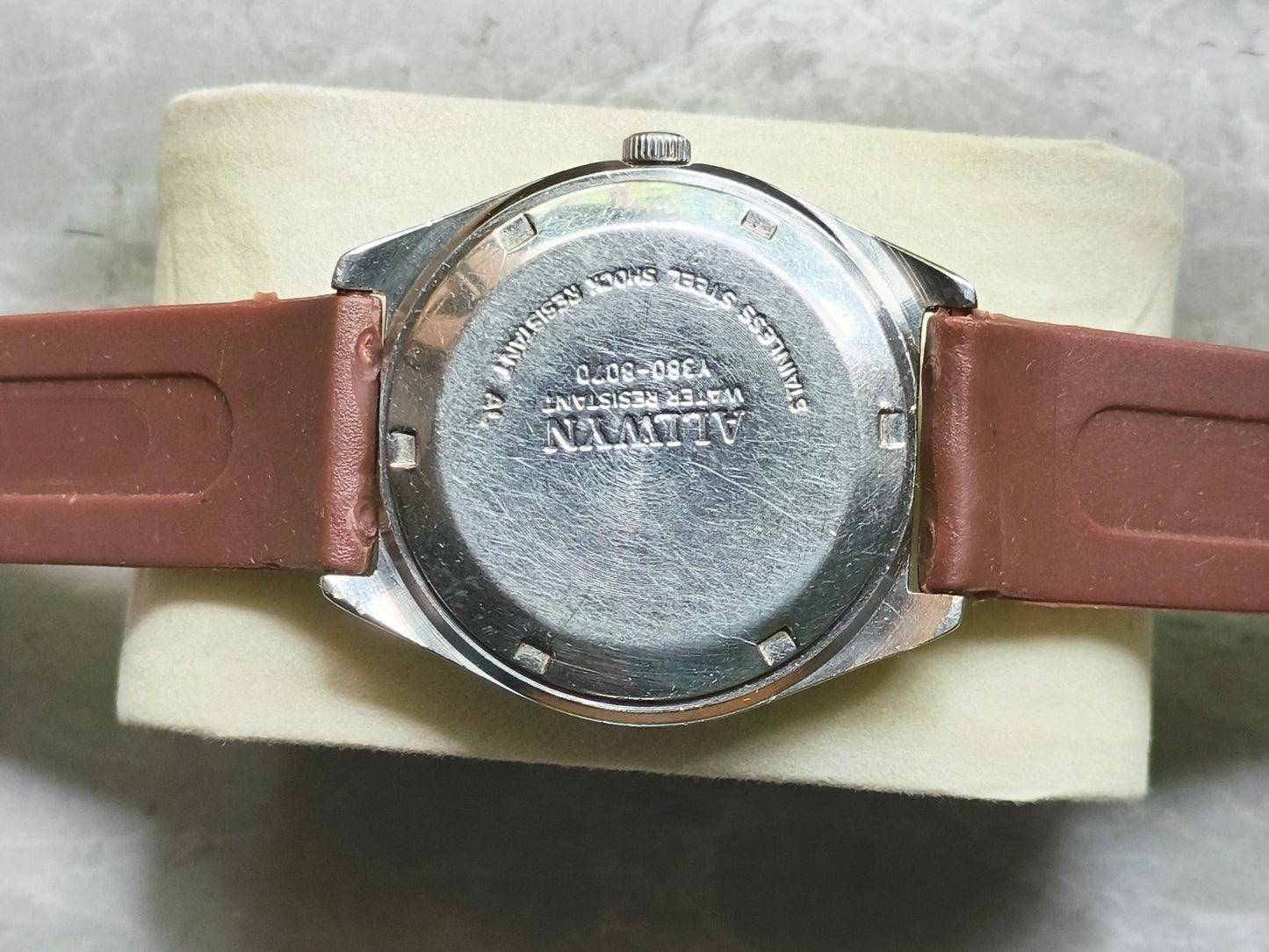 Vintage allwyn mechanical hand wound