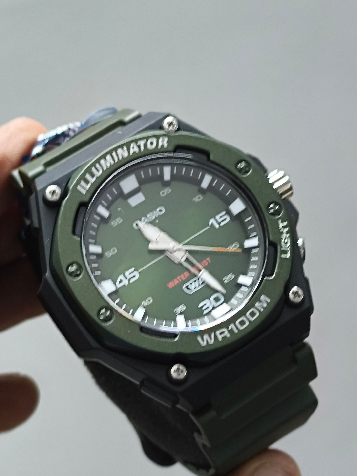 Casio Illuminator MW-620H-3AV (with green dial)