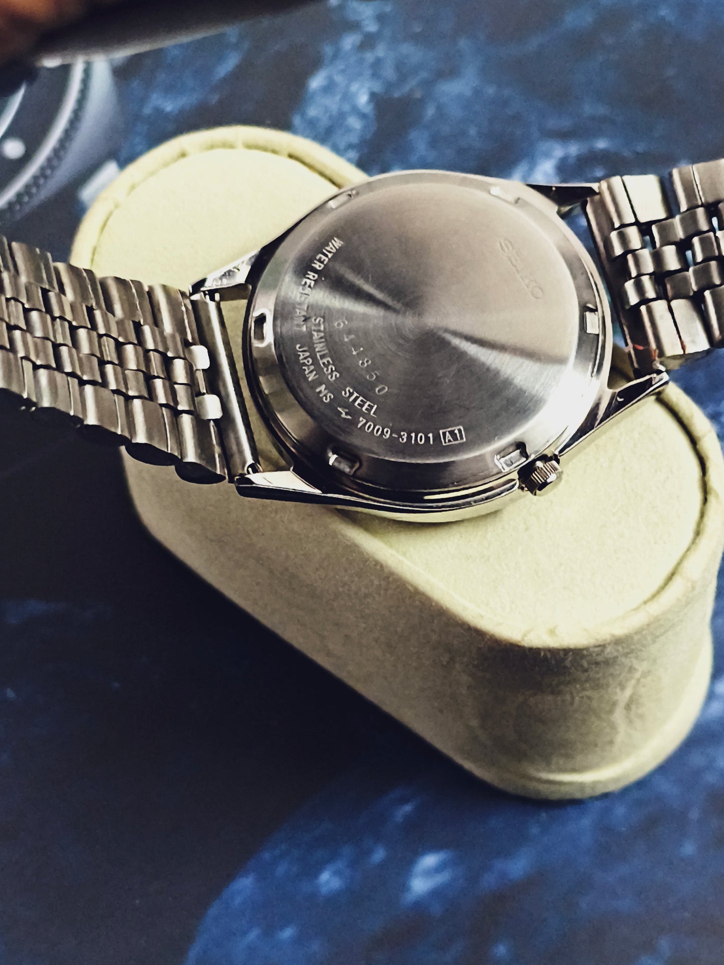 Seiko 5 Automatic Vintage Watch with a Golden Sunbeam Pattern Dial