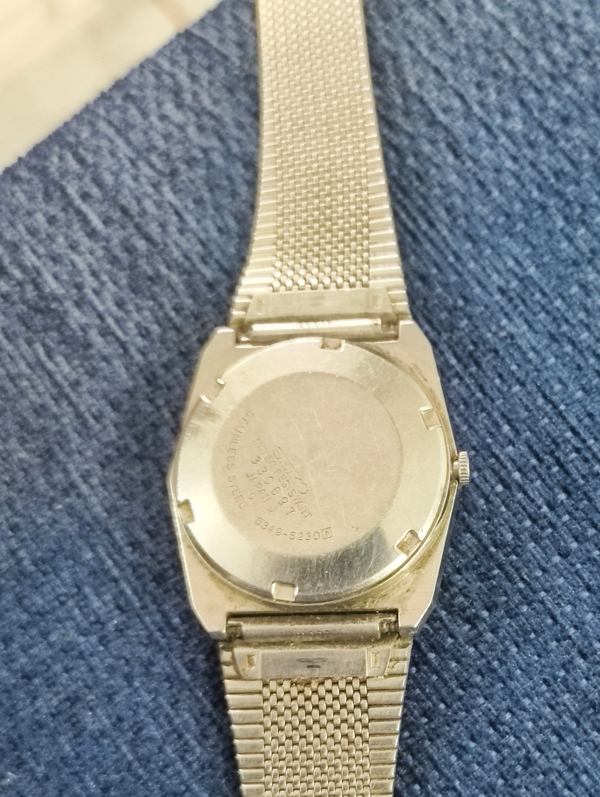Seiko 5 Automatic Day Date Vintage Watch with a Black Dial and Golden Border