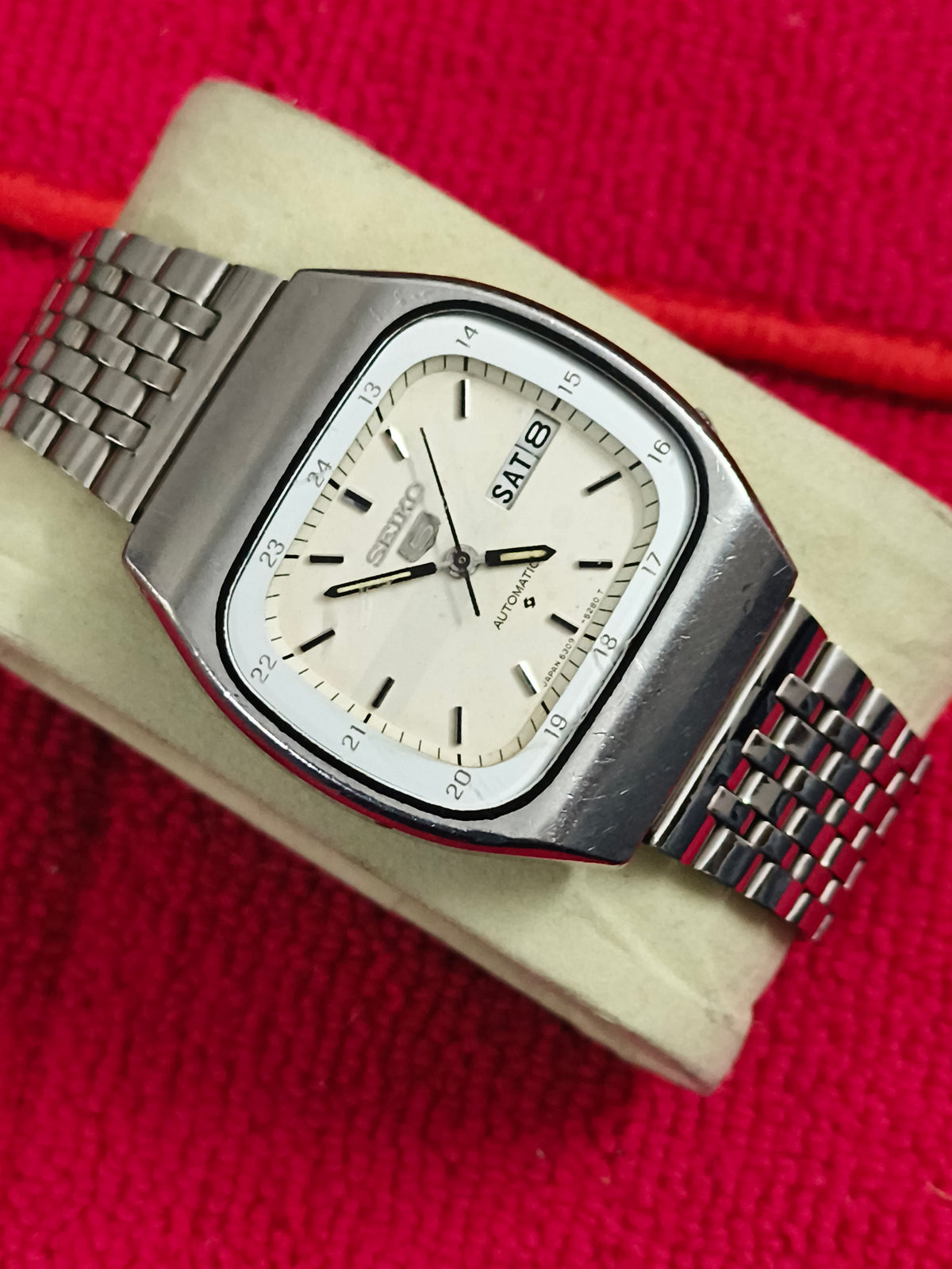 Seiko 5 Vintage Automatic Day Date 24-H Version with an Off-white Dial