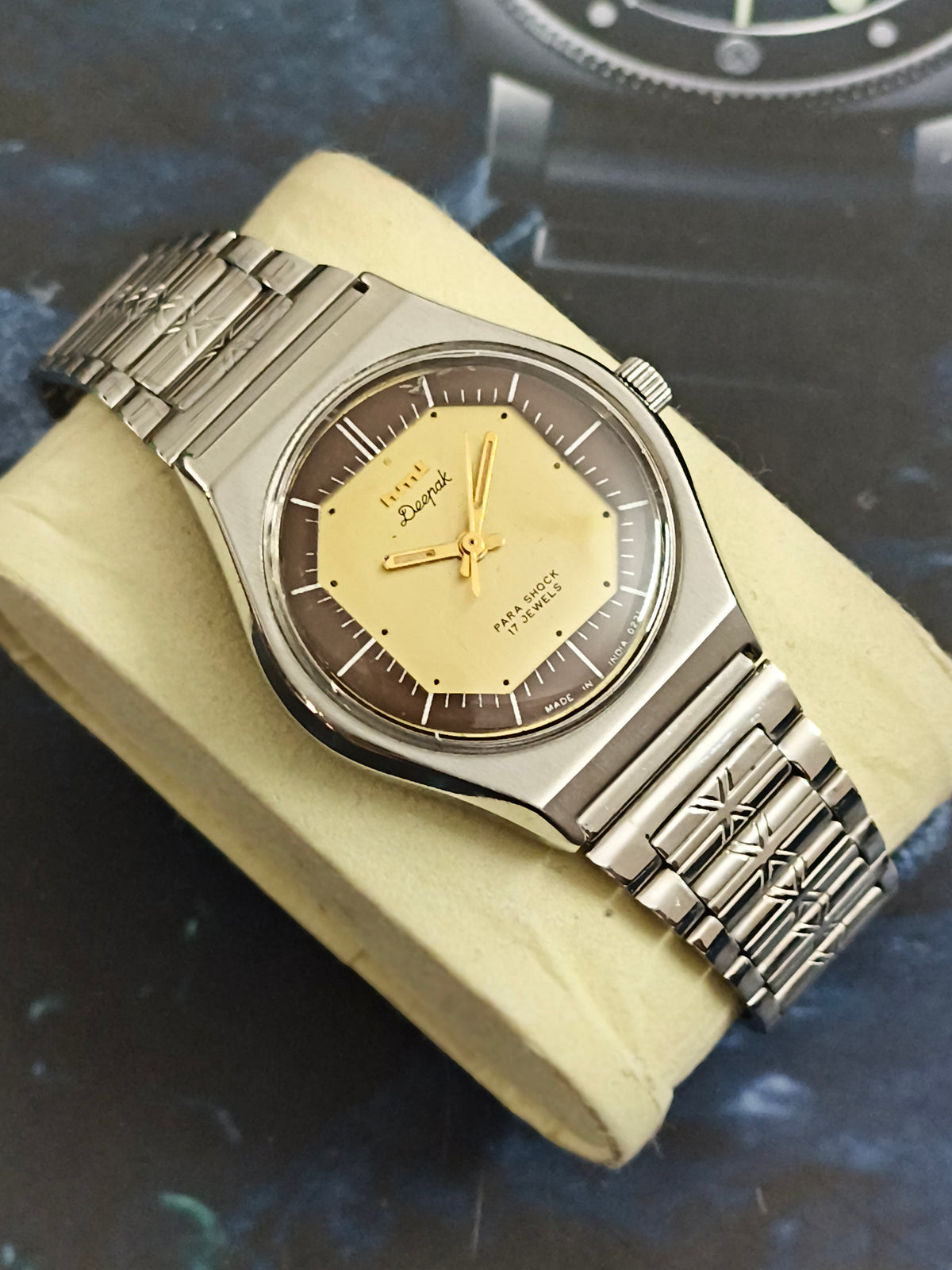HMT Deepak Hand-wound Vintage Watch with a Dual-tone Dial