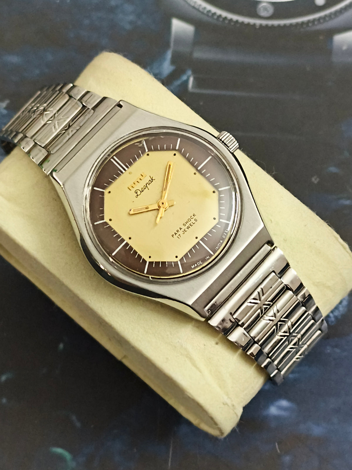 HMT Deepak Hand-wound Vintage Watch with a Dual-tone Dial