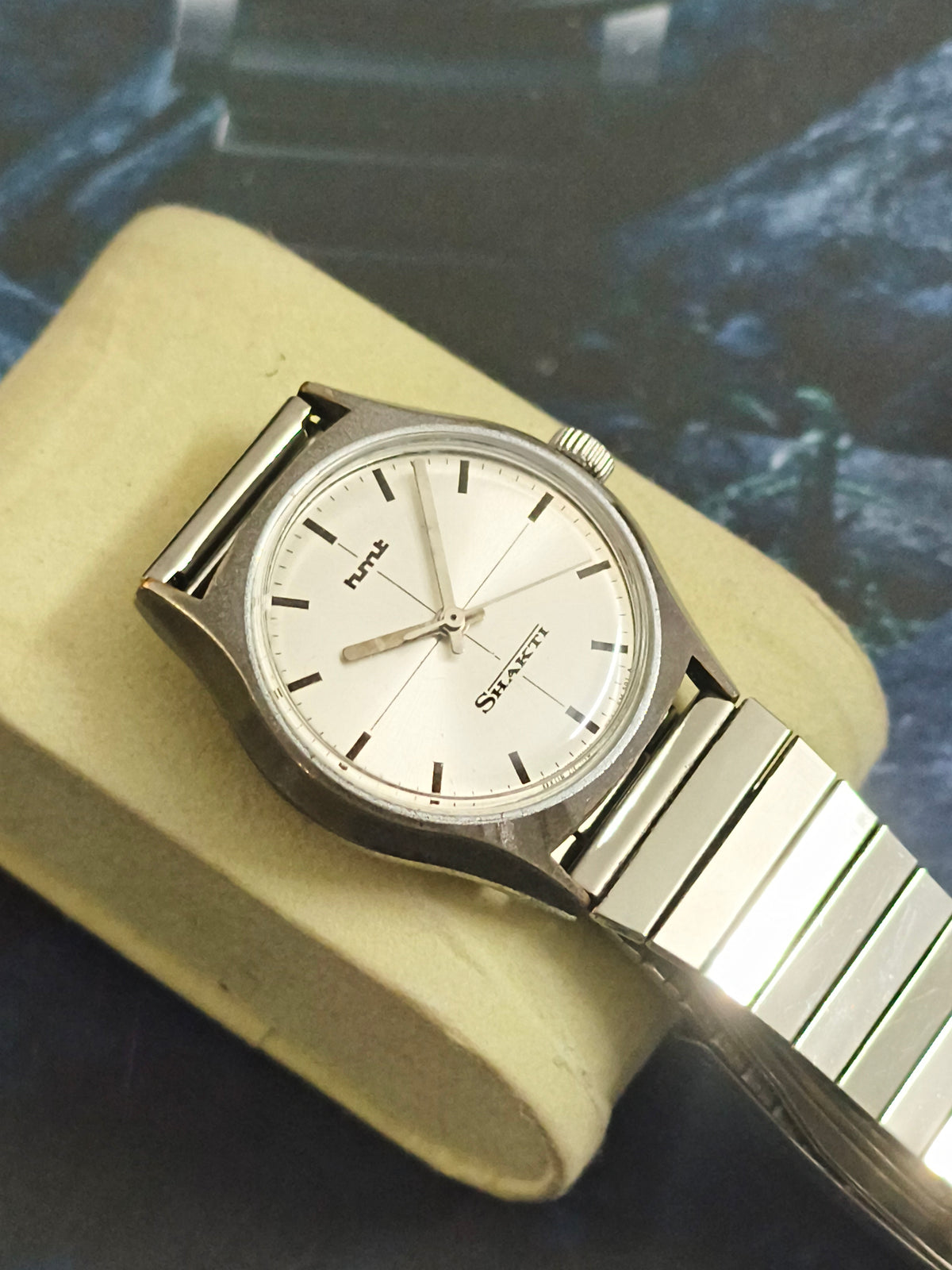 HMT Shakti Hand-wound Vintage Watch with a Silver-sunburst Cross-line Dial