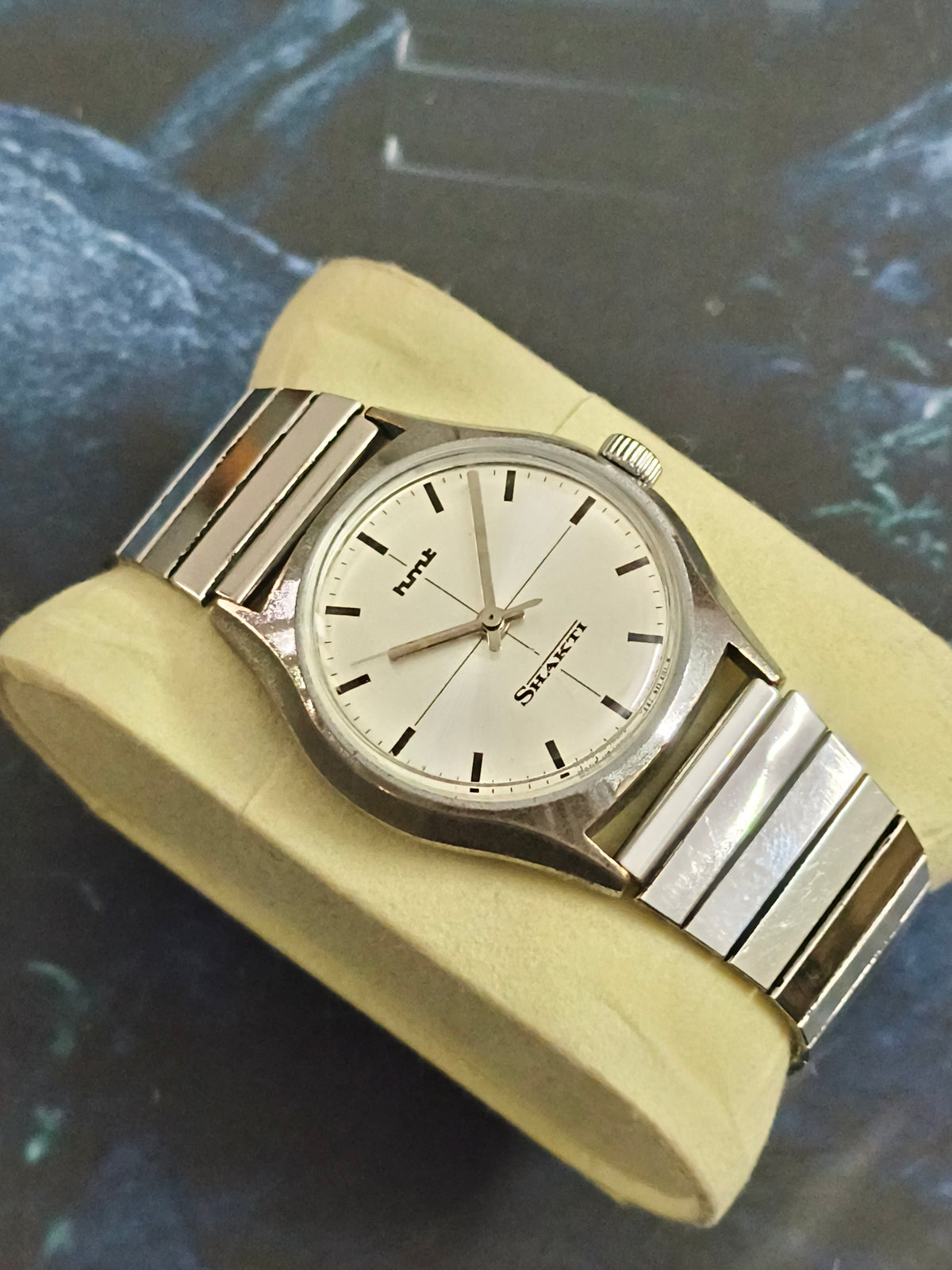 HMT Shakti Hand-wound Vintage Watch with a Silver-sunburst Cross-line Dial
