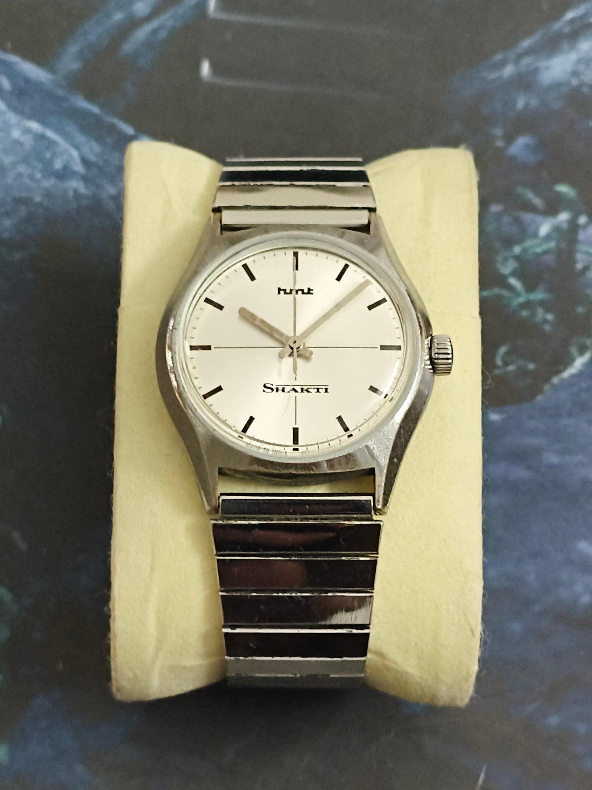 HMT Shakti Hand-wound Vintage Watch with a Silver-sunburst Cross-line Dial