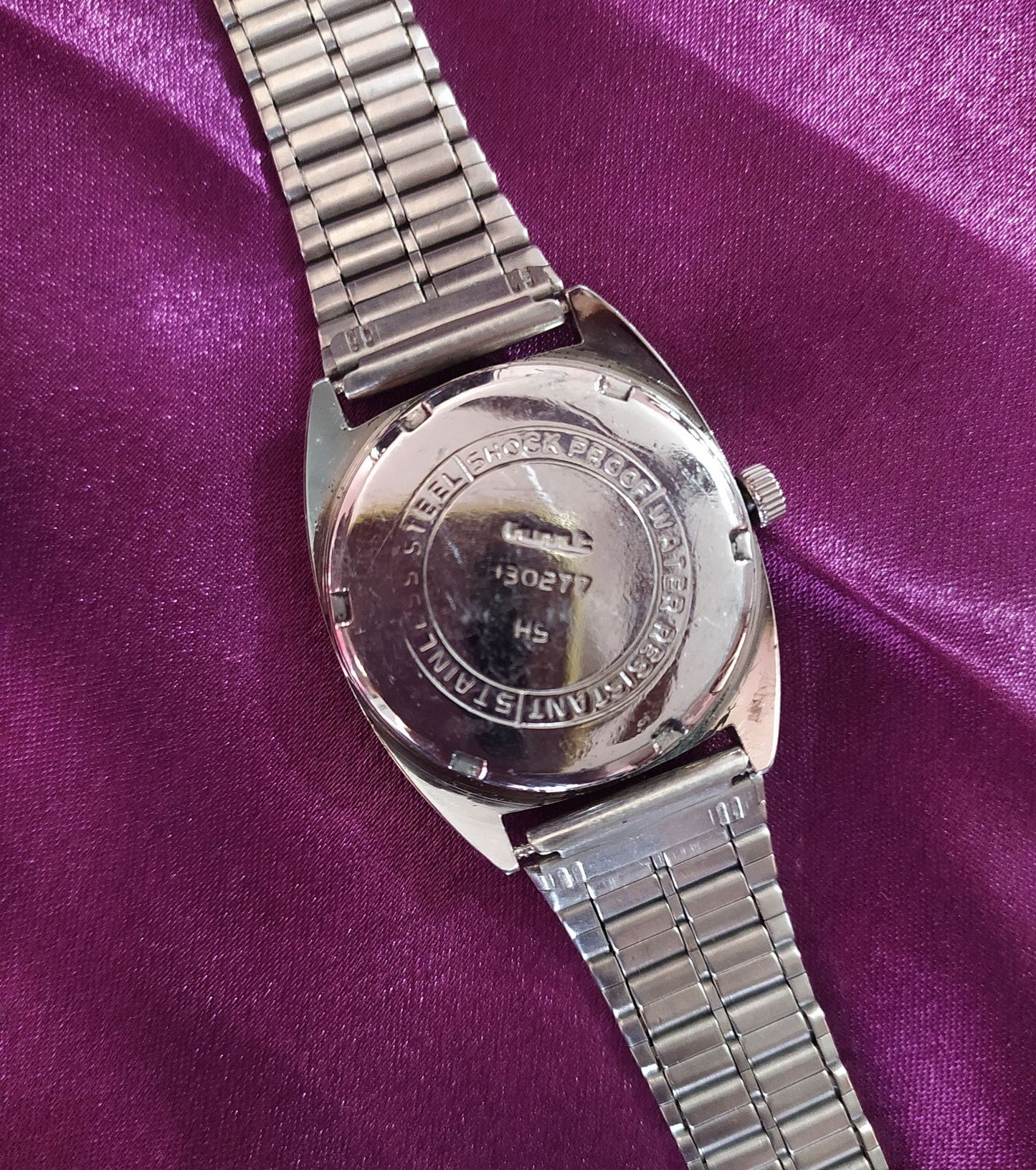 HMT Vijay Mechanical Hand-wound Vintage Watch with a Two-tone Dial