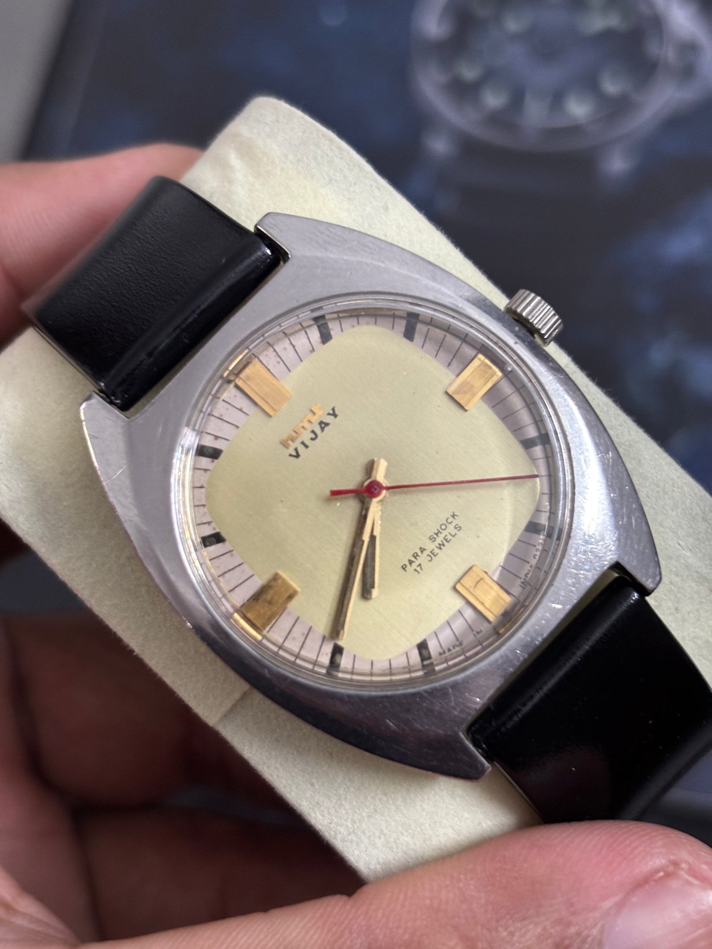 HMT Vijay Hand-wound Vintage Watch with a Golden Dial