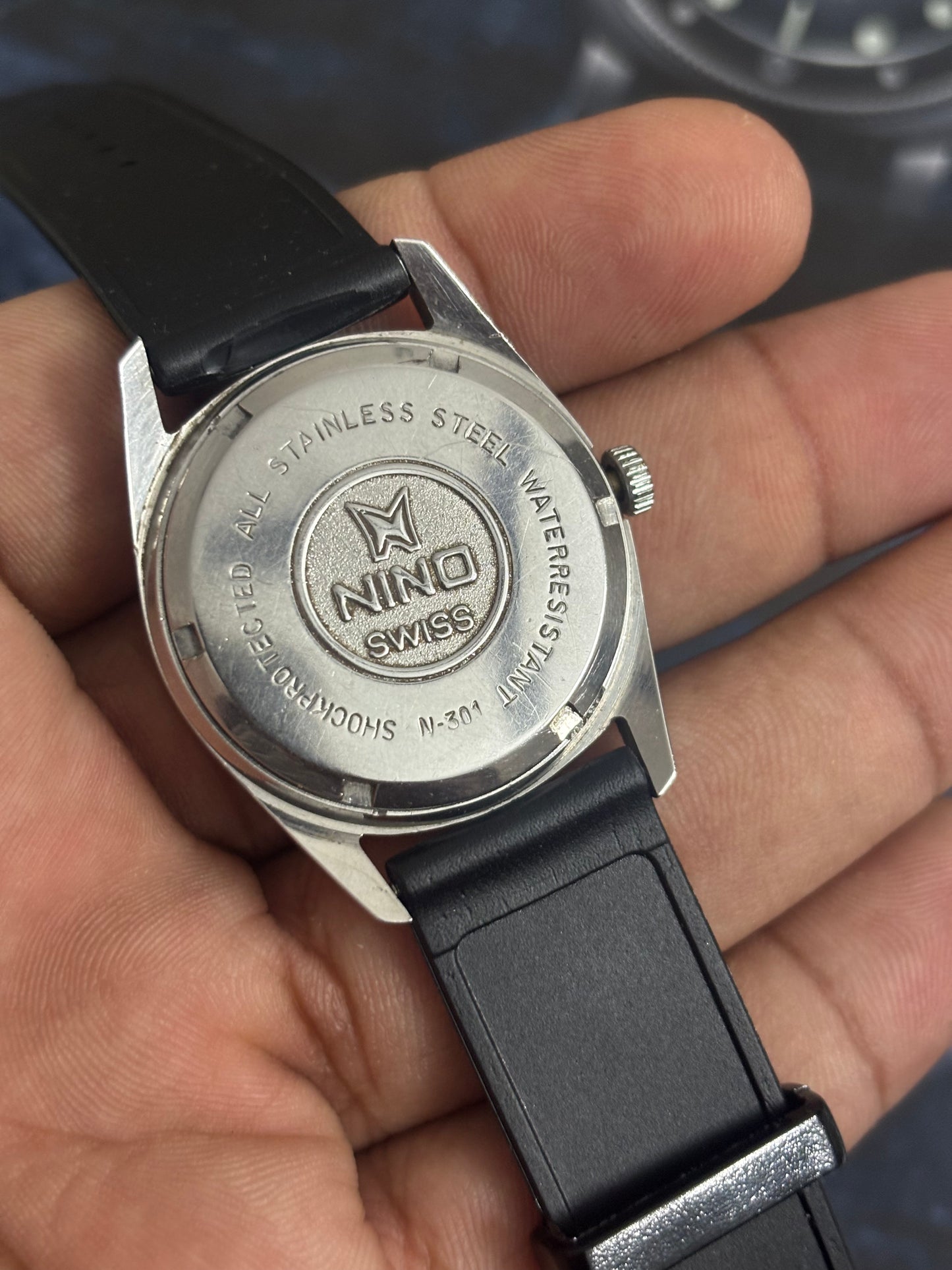 NINO Mechanical Vintage Hand-wound Watch with a Silver-toned Dial