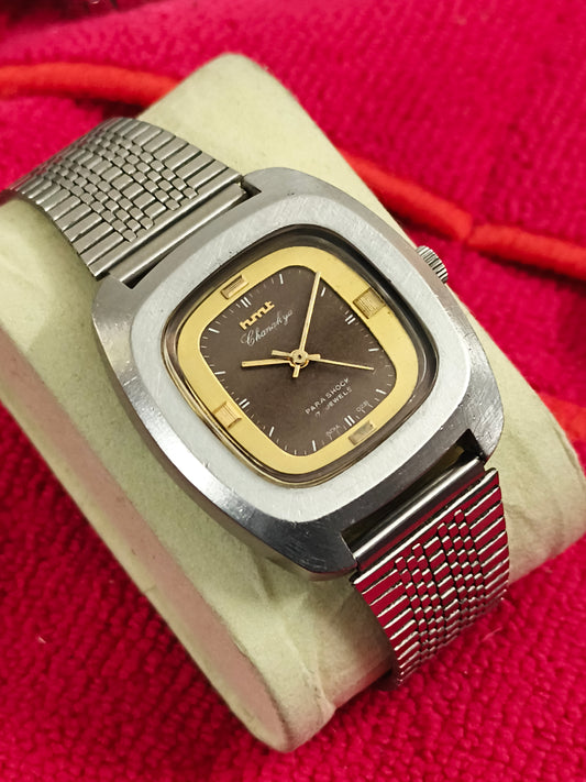 HMT Chanakya Hand-wound Vintage Watch with a Dual Tone Dial