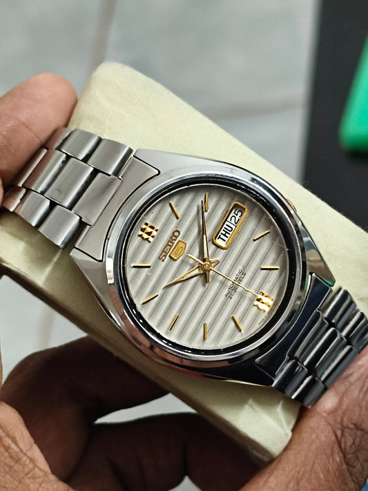 Seiko 5 Automatic Vintage Watch with a Brown Horizontal Stripes Pattern Dial