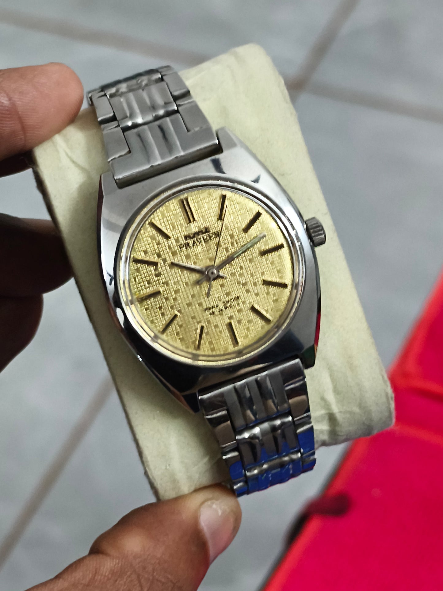 HMT Praveen Hand-wound Watch, Rare Model with Textured Golden Dial