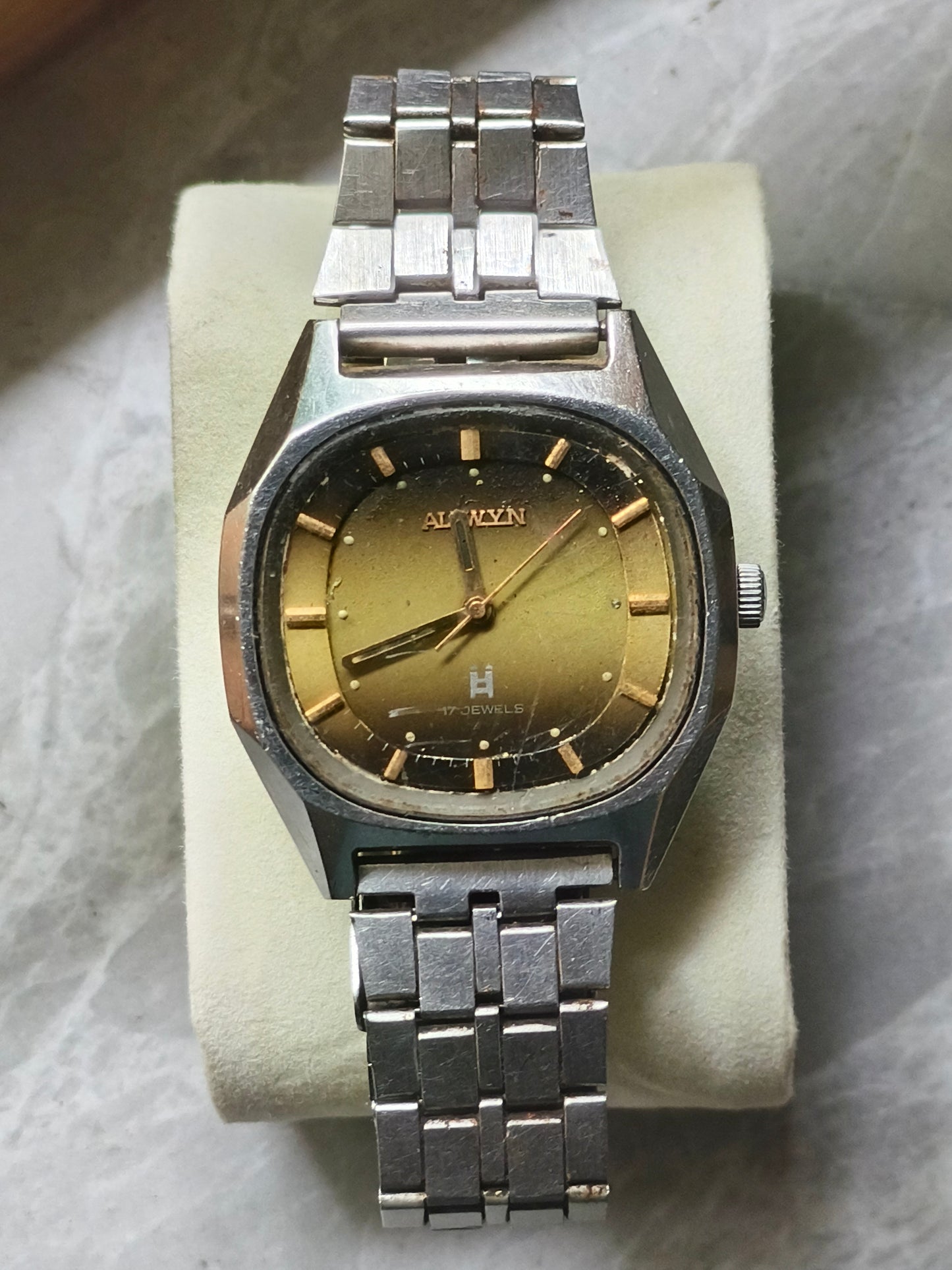 Vintage allwyn 17j hand wound