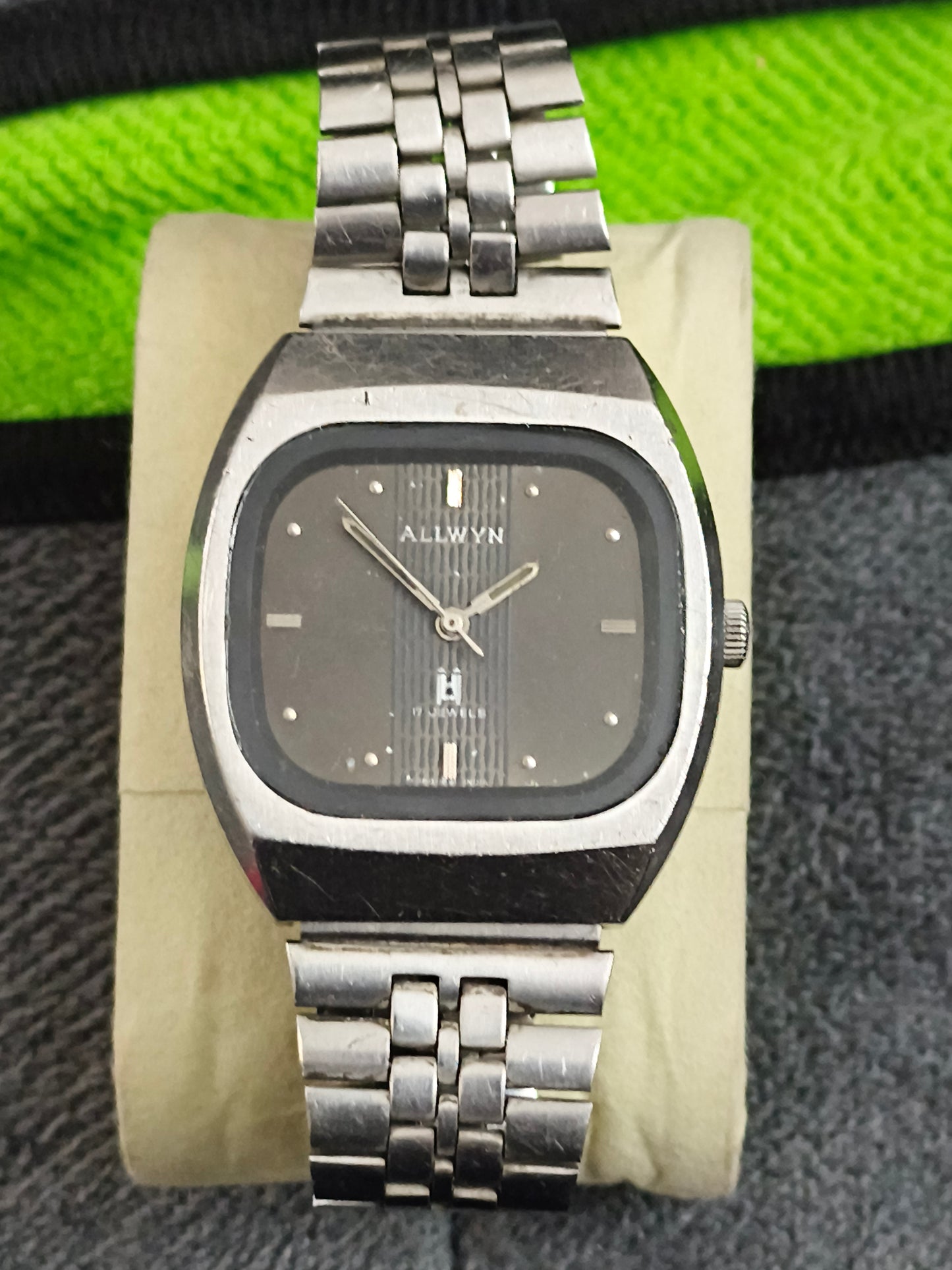Allwyn Vintage Mechanical Hand-wound Watch with a Grey Vertical Stripes Pattern