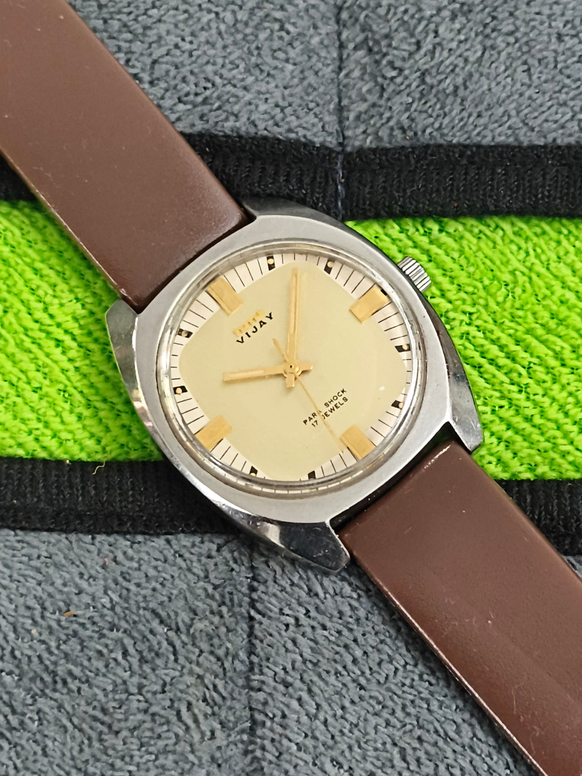 HMT Vijay Hand-wound Vintage Watch with a Golden Dial