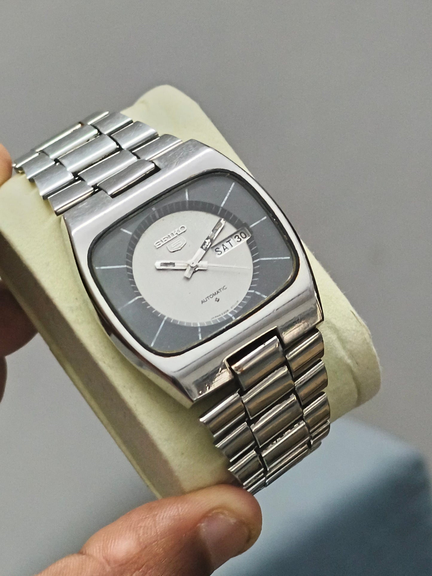 Seiko 5 Automatic Vintage Watch with a TV Case and Grey Dial