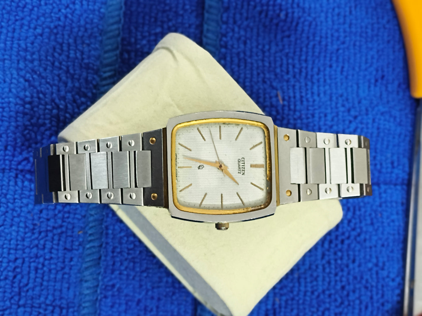 Citizen Vintage Quartz Watch with a White Clous de Paris Dial