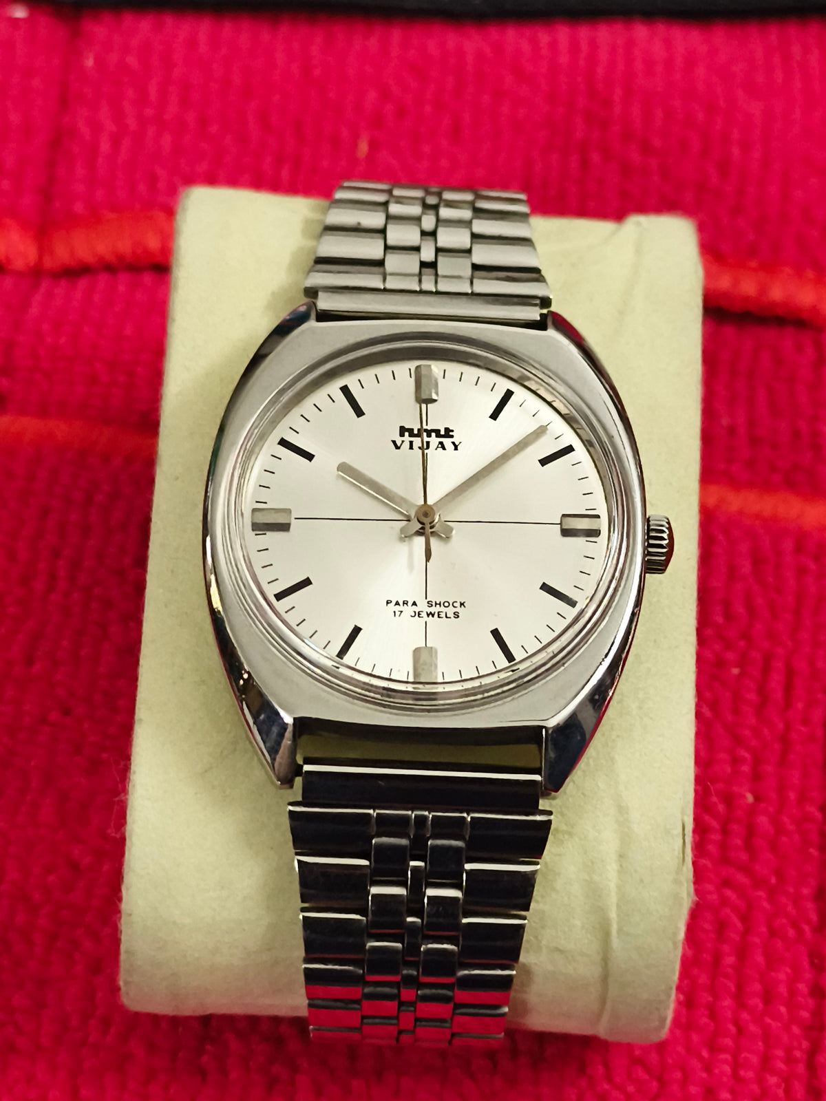 HMT Vijay Hand-wound Vintage Watch with a Silver-sunburst Finished Cross-hair Pattern Dial