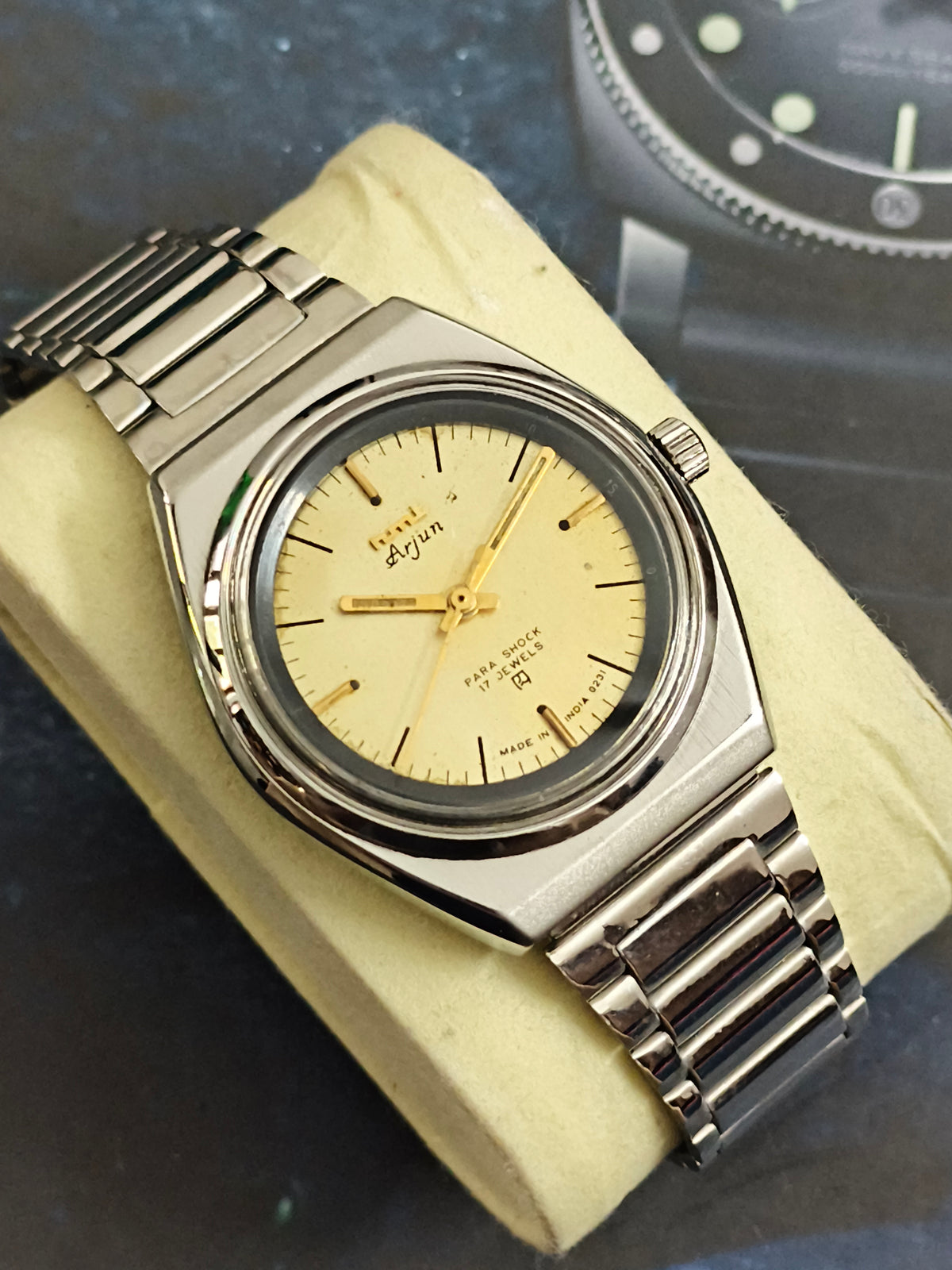 HMT Arjun Hand-wound Vintage Watch with a Gold-toned Dial