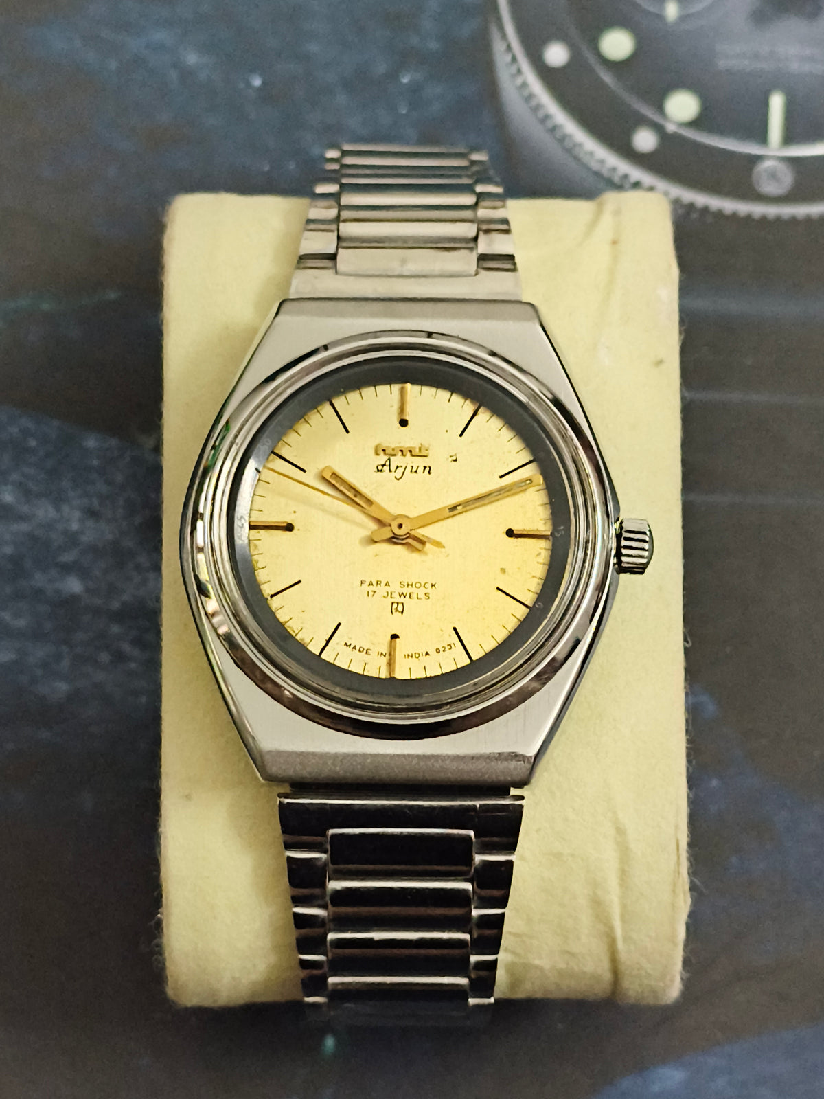 HMT Arjun Hand-wound Vintage Watch with a Gold-toned Dial