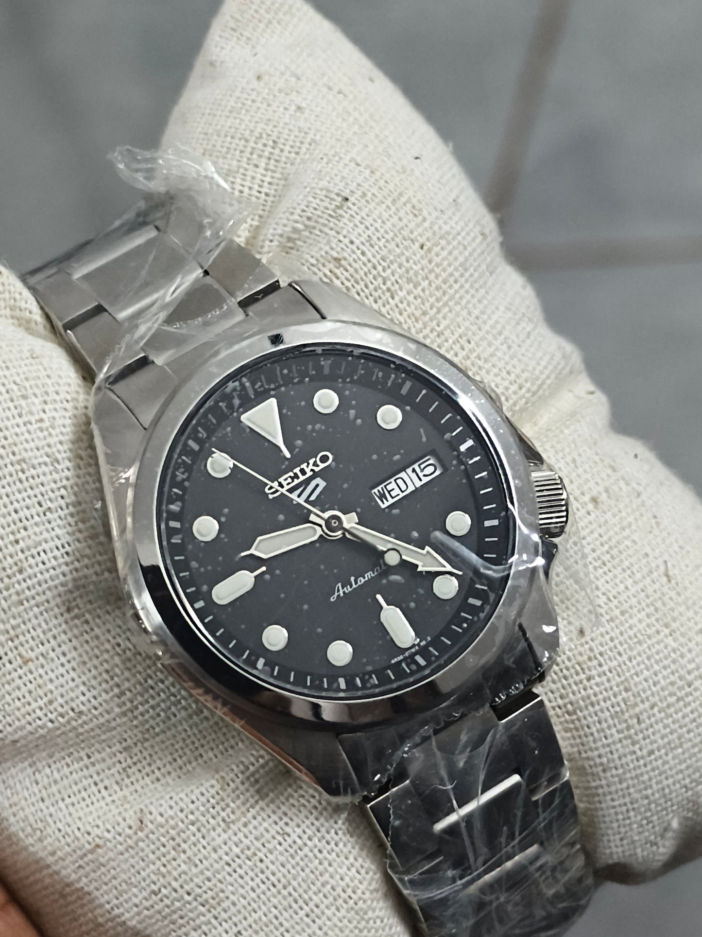 Seiko 5 Automatic SKX Series Watch with a Black Dial (SRPE55K1), Brand New