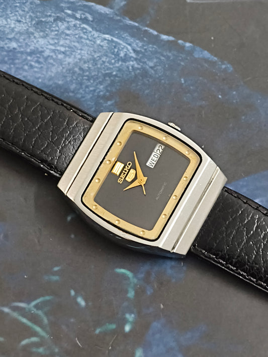 Seiko 5 Automatic Vintage Watch with a TV-Shaped Case and Black Dial
