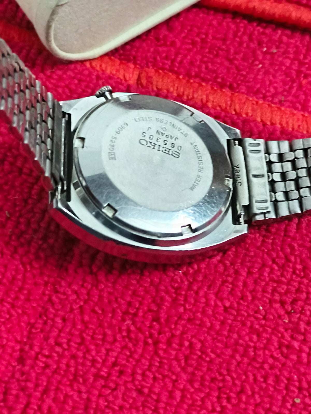 Seiko 5 Vintage Automatic Day Date 24-H Version with an Off-white Dial