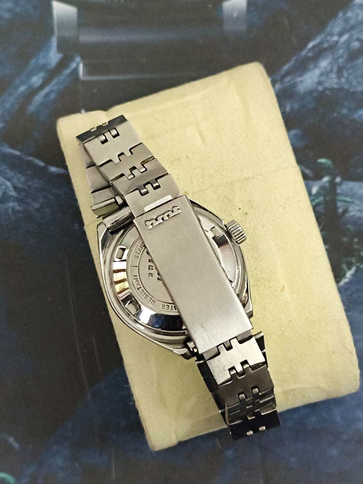 HMT Shobha Hand-wound Ladies' Watch with a Black Dial