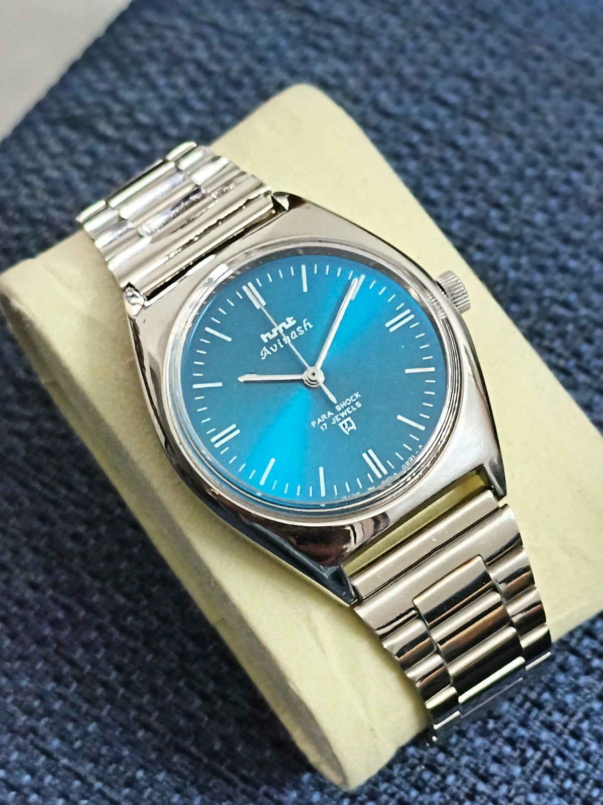 HMT Avinash Hand-wound Neo-Vintage Watch with a Peacock Blue Dial, Mint/NOS Condition