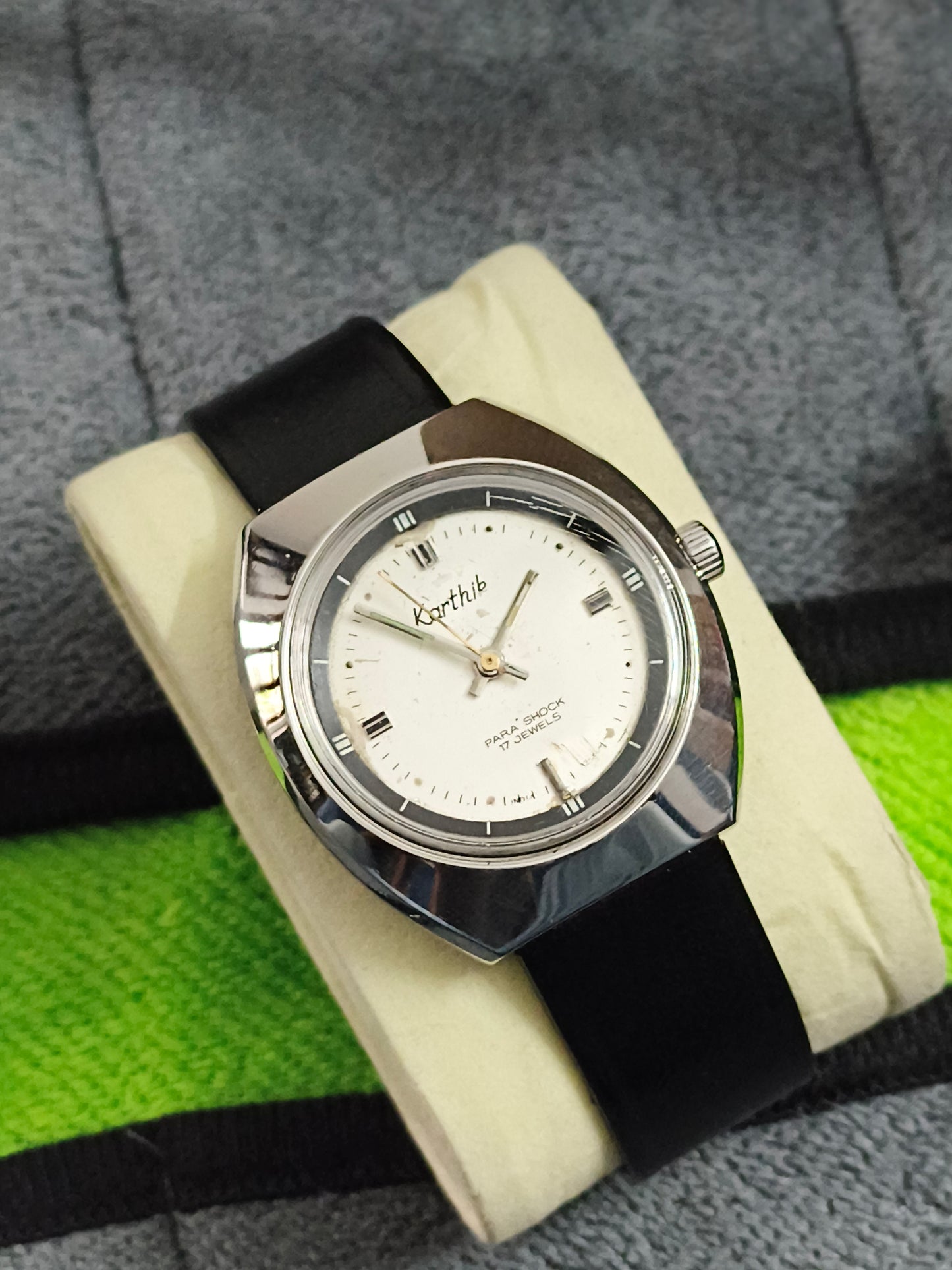 HMT Karthik Mechanical Hand-wound Vintage Watch with a Silver Toned Dial