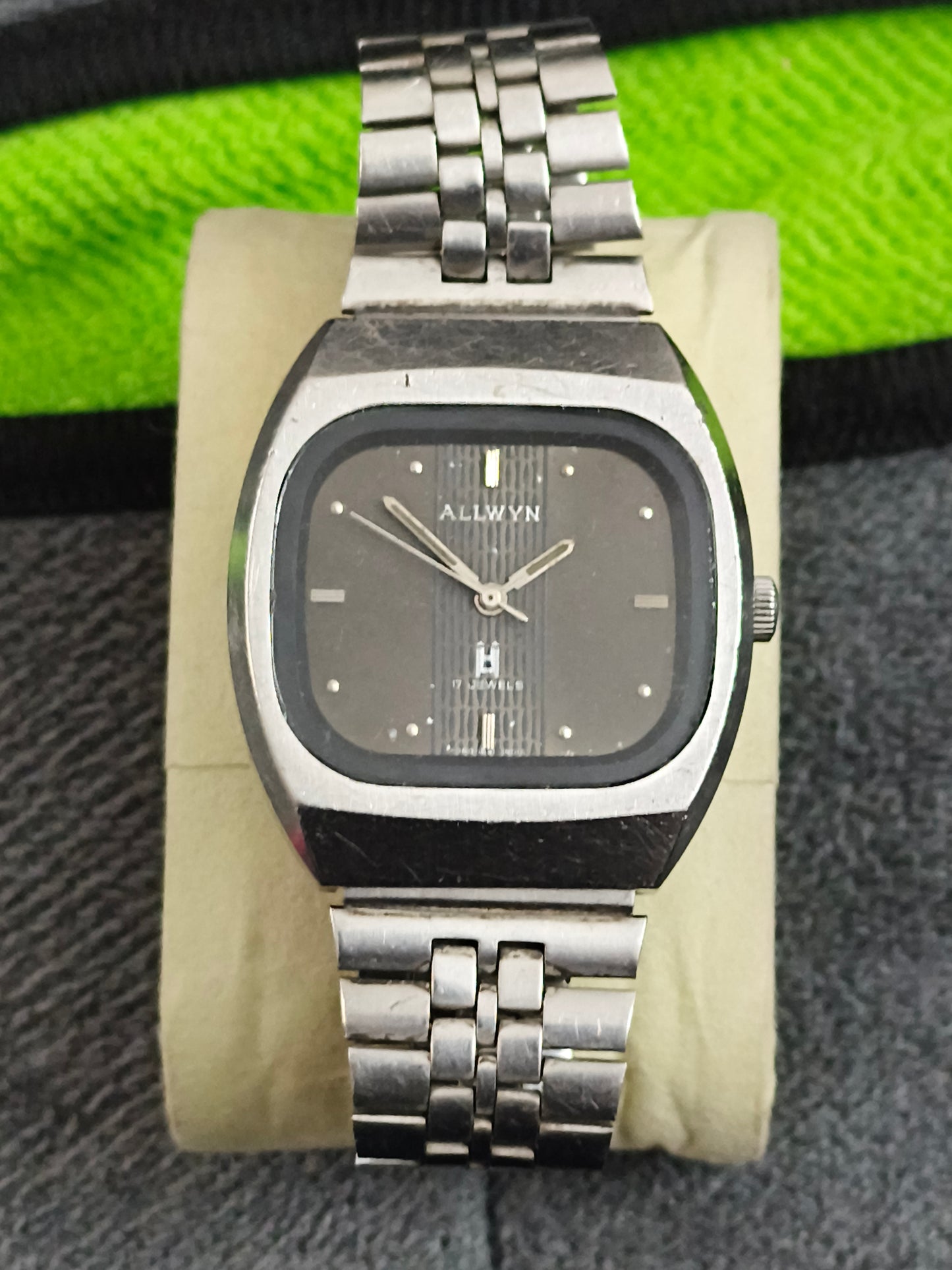 Allwyn Vintage Mechanical Hand-wound Watch with a Grey Vertical Stripes Pattern