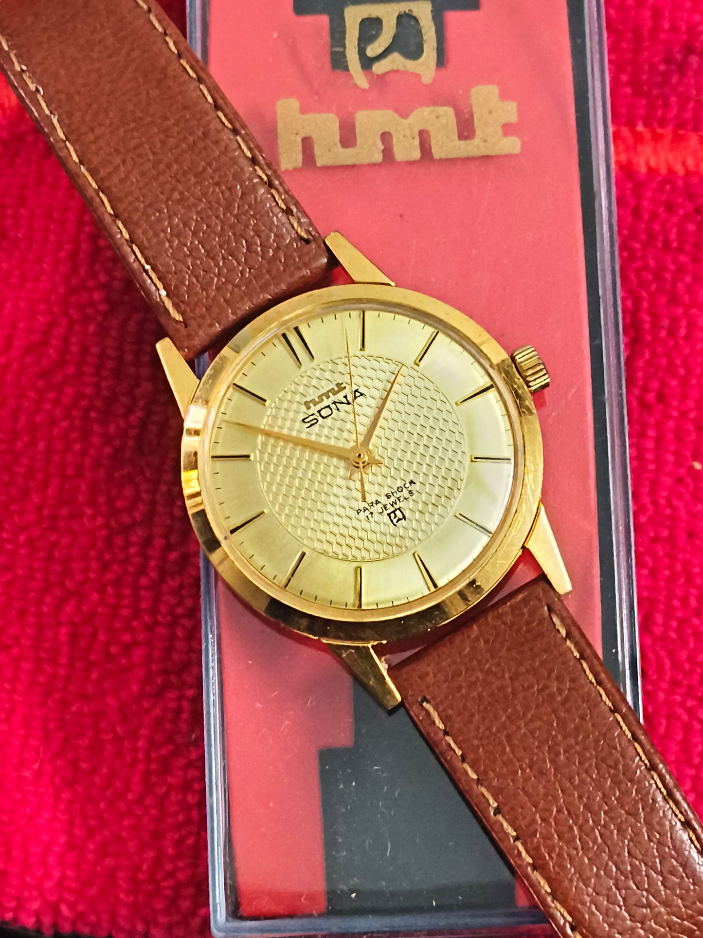 HMT Sona Hand-wound Neo-vintage Watch with a Gold-toned Case and Dial