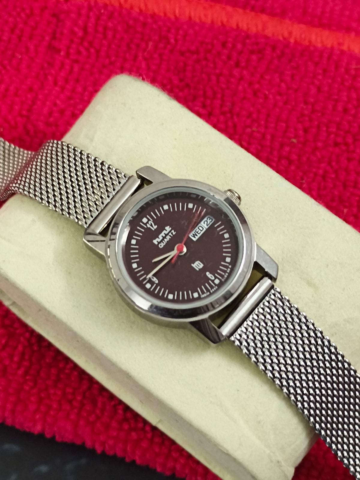 HMT HQ Quartz Lady 24mm Watch with a Maroon Dial