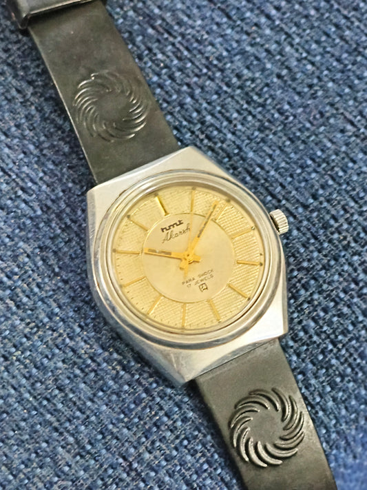 HMT Akarsh Hand-wound Vintage Watch with a Golden Dual-layer Dial