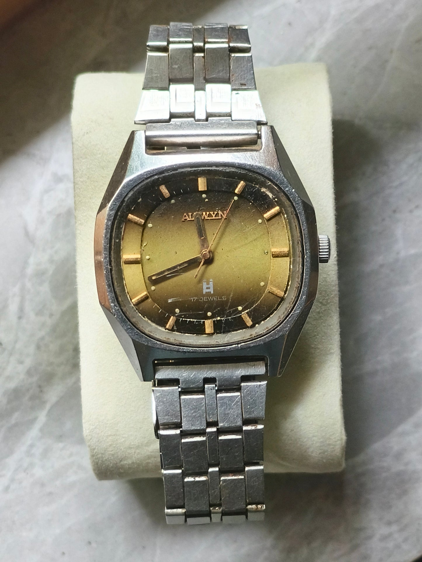 Vintage allwyn 17j hand wound