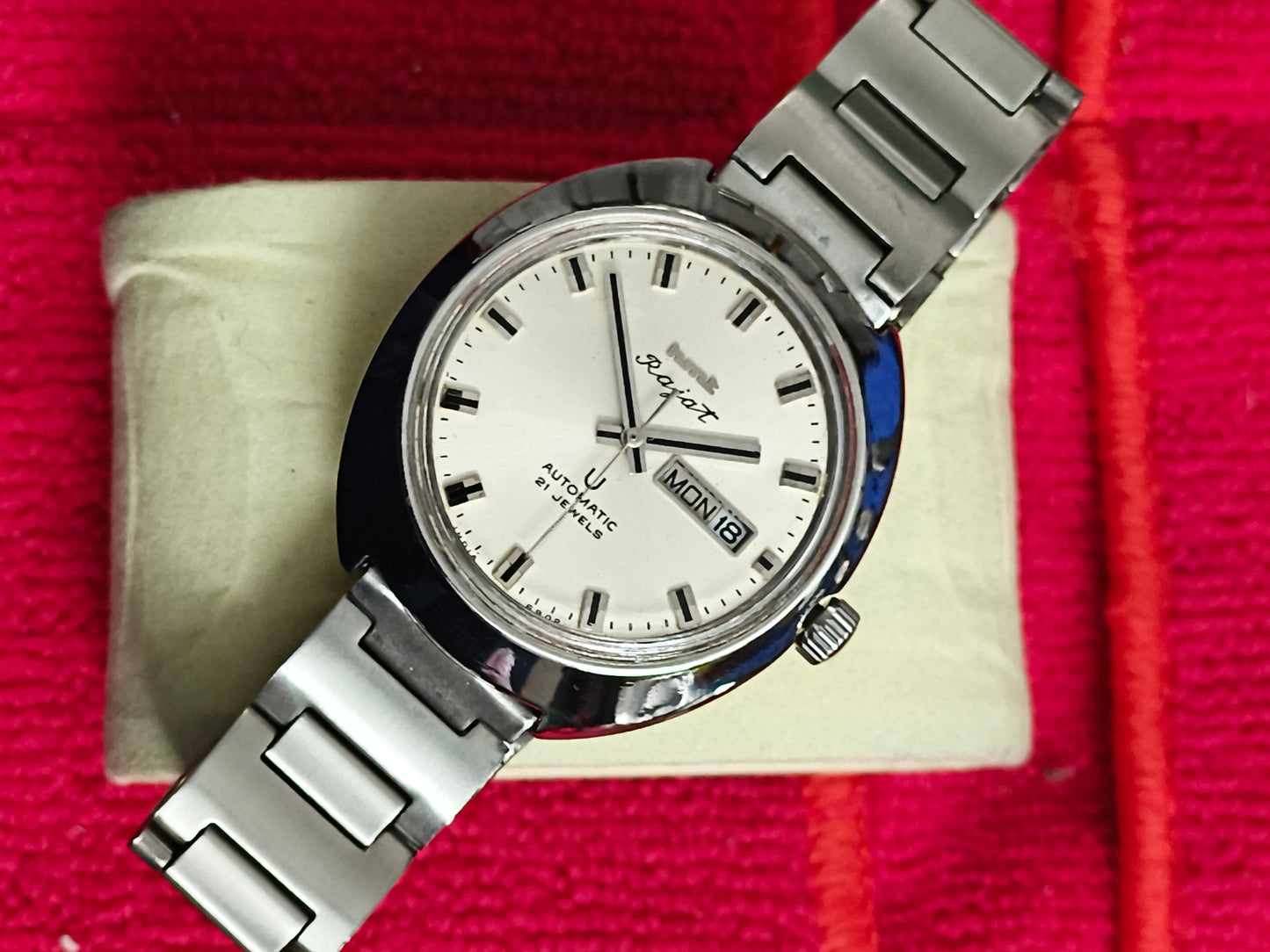 HMT Rajat Automatic Day Date Vintage Watch with a Silver-toned Dial