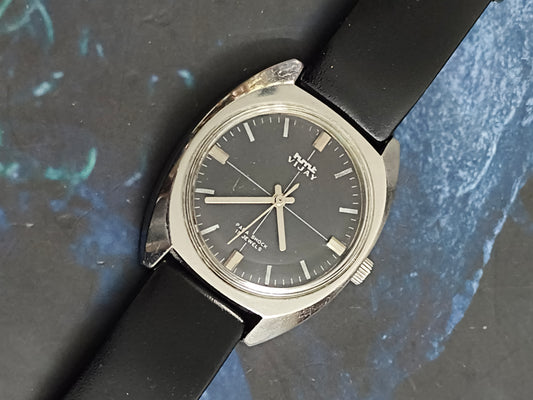HMT Vijay Hand-wound Vintage Watch with a Black Crossline Pattern Dial