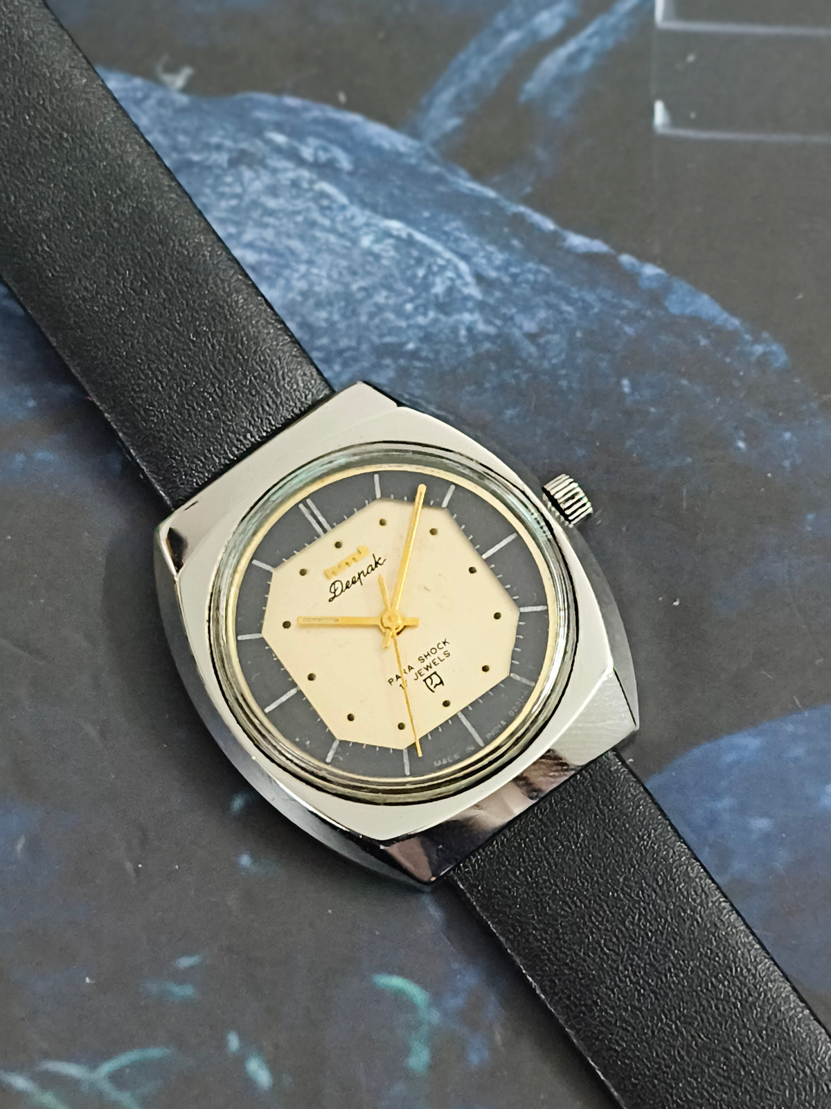 HMT Deepak Hand-wound Vintage Watch with a Dual-tone Dial