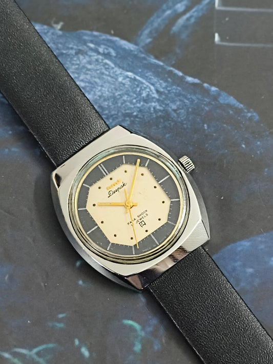 HMT Deepak Hand-wound Vintage Watch with a Dual-tone Dial