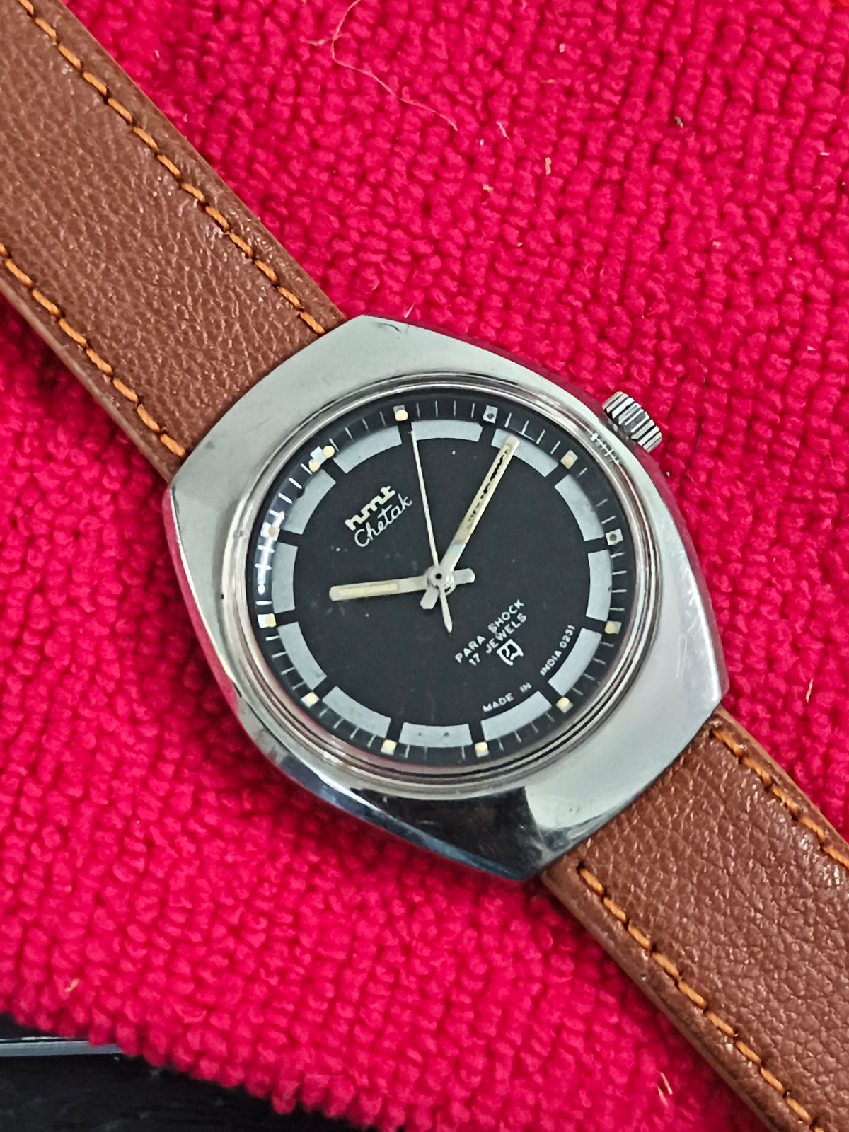 HMT Chetak Hand-wound Vintage Watch with a Dual Tone Dial (Black and White)