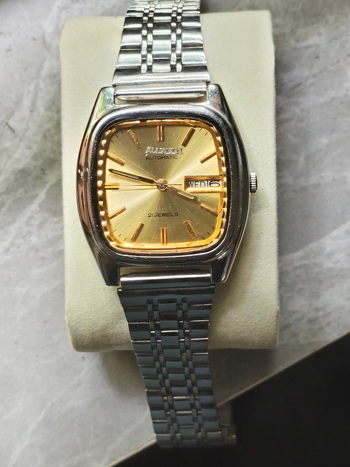 Vintage allwyn automatic beautiful golden sunburst dial