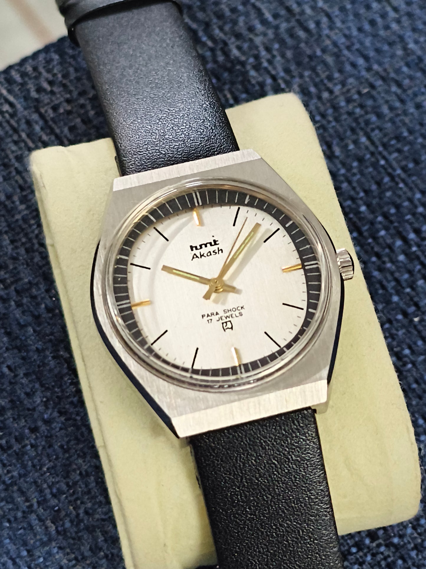 HMT Akash Hand-wound Vintage Watch with a Silver-toned Dial