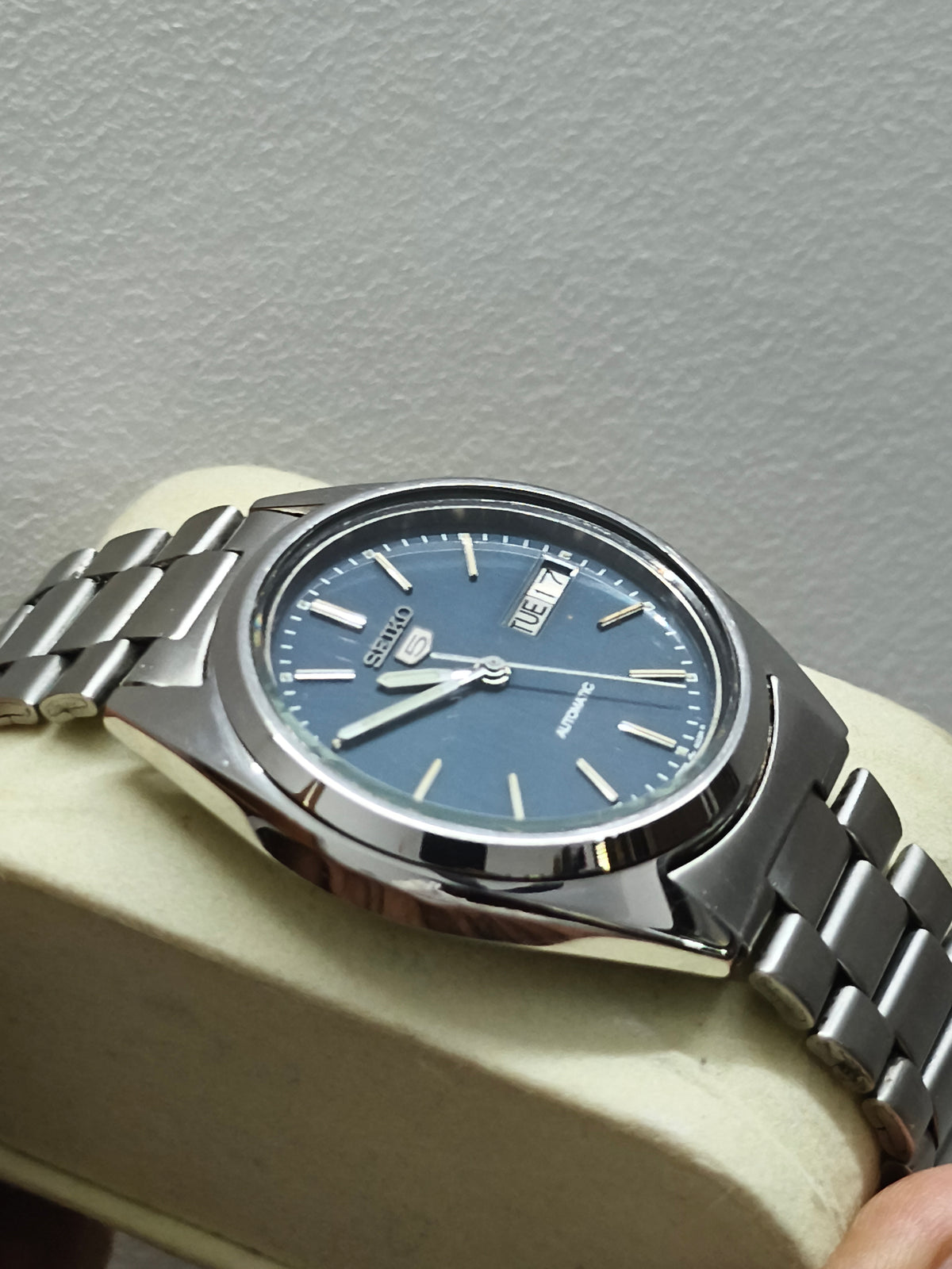 Seiko 5 Automatic Day Date Vintage Watch with a Blue Vertically Brushed Dial