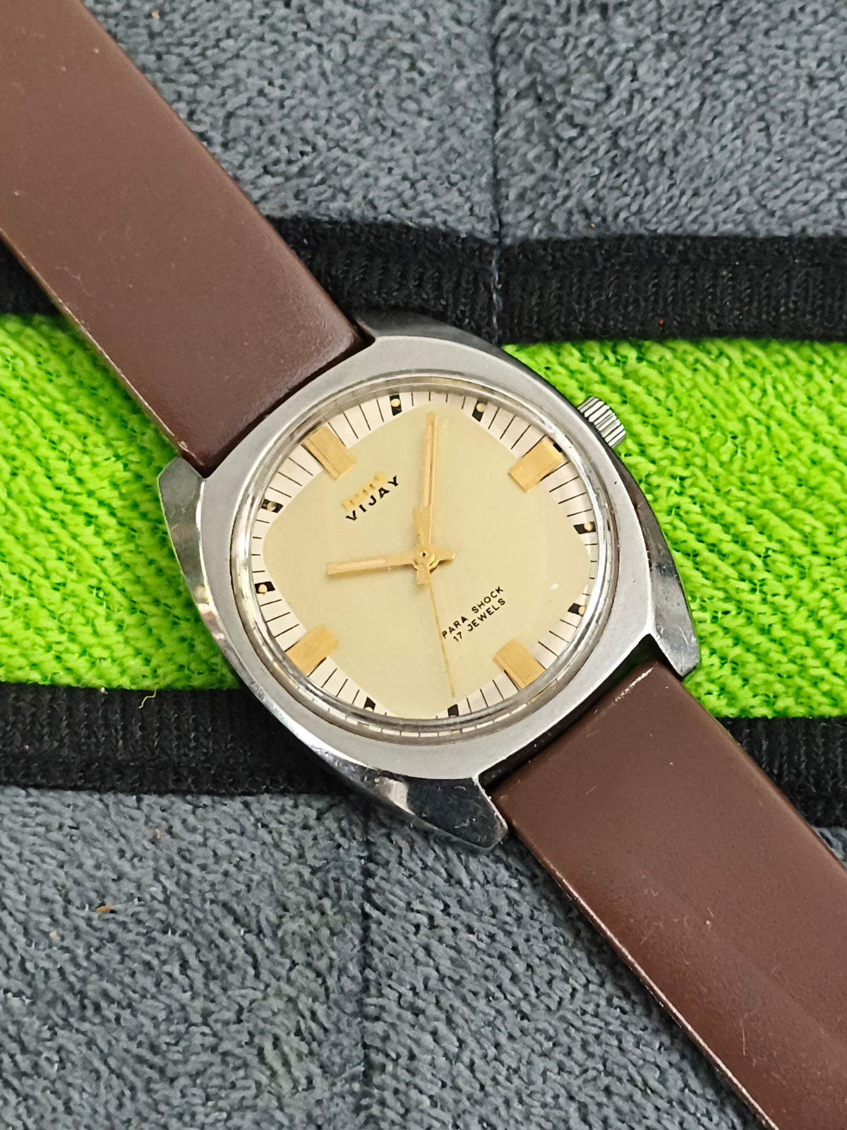 HMT Vijay Hand-wound Vintage Watch with a Golden Dial