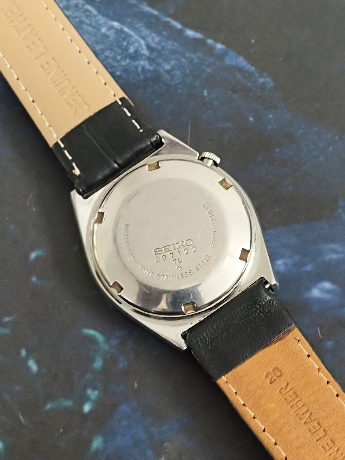 Seiko 5 Automatic Day Date Vintage Watch with a Silvery-white Dial