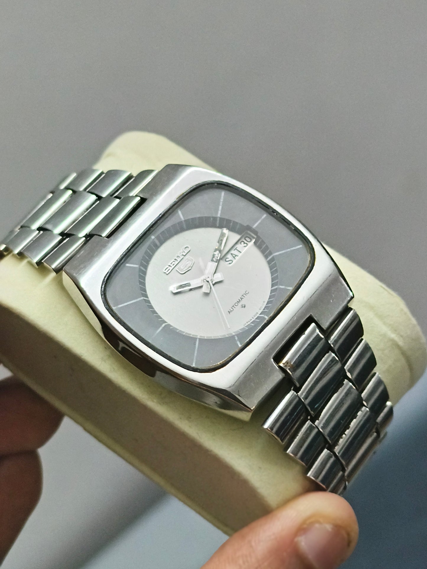 Seiko 5 Automatic Vintage Watch with a TV Case and Grey Dial