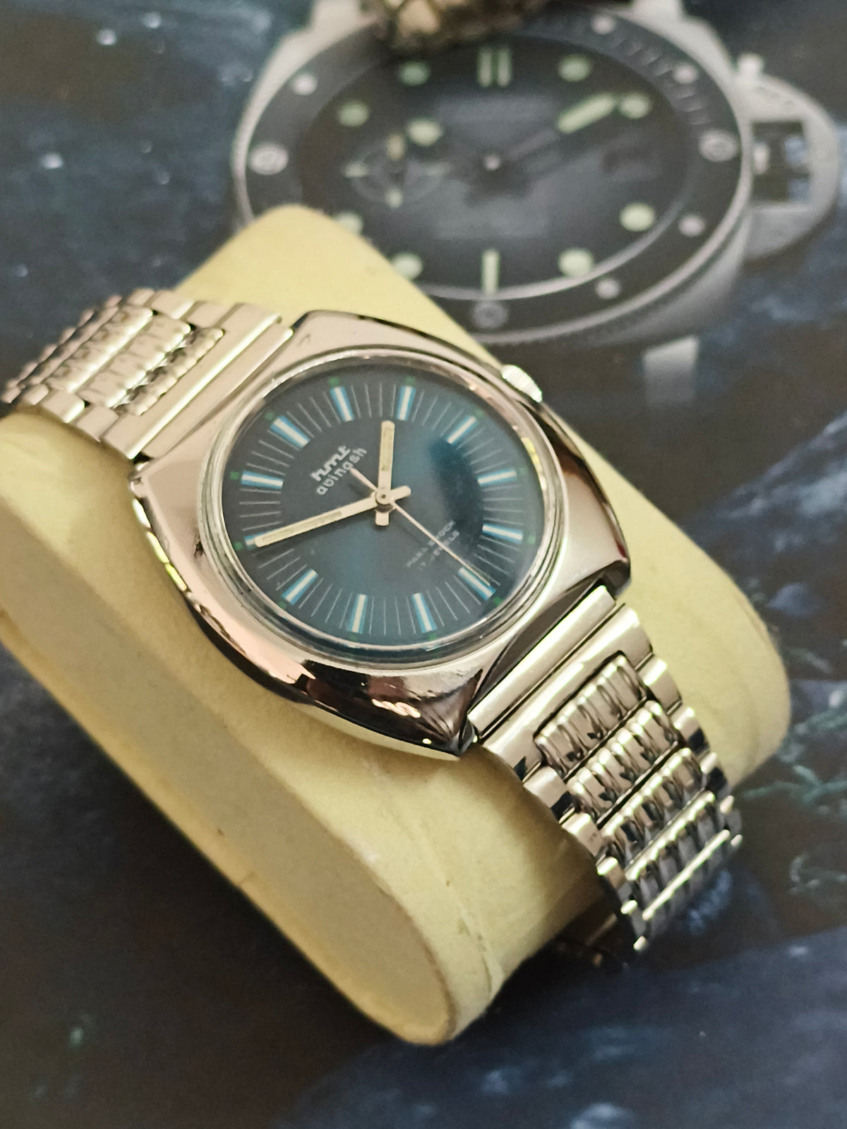 HMT Avinash Hand-wound Vintage Watch a Blue Dial and White Indices