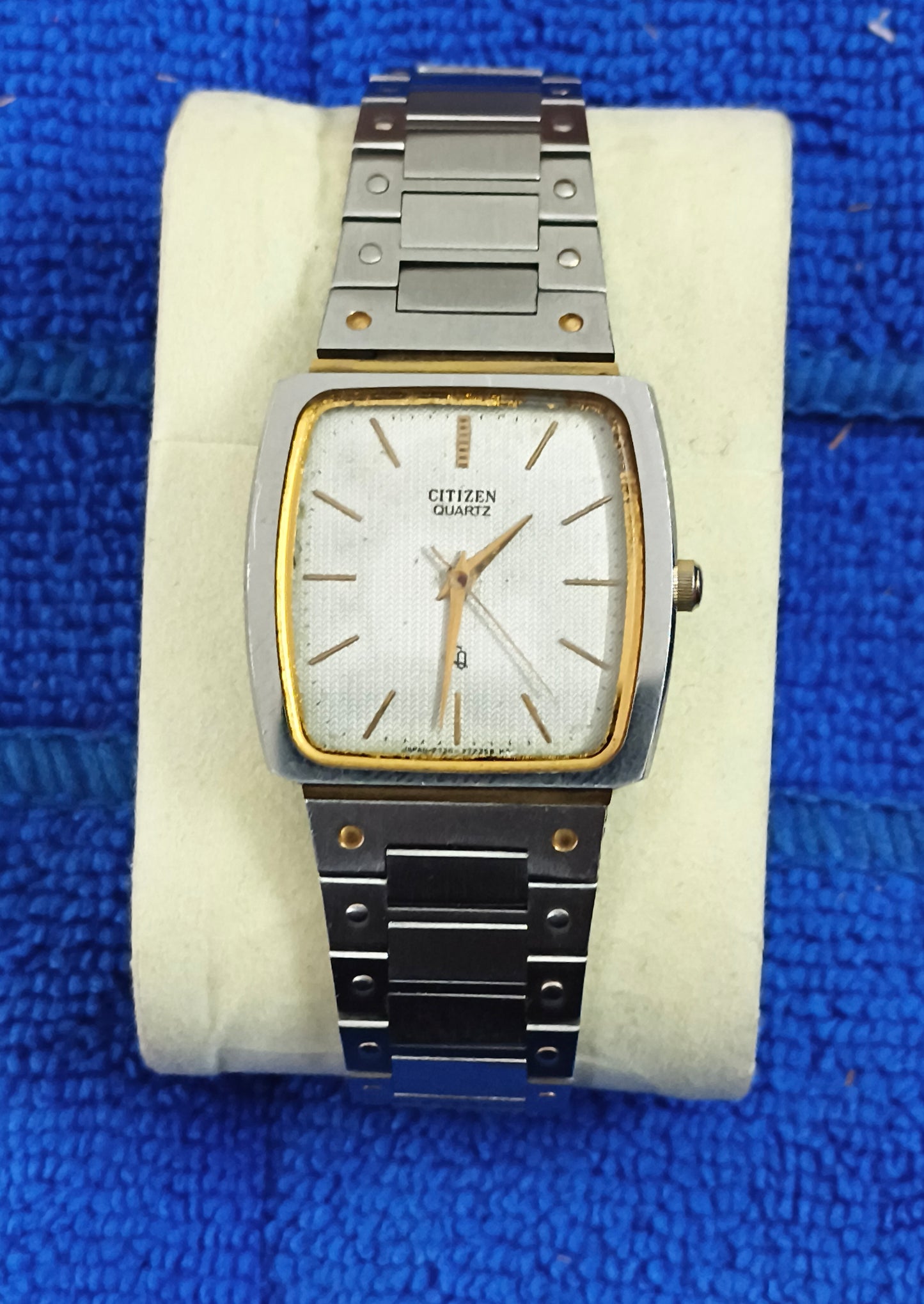 Citizen Vintage Quartz Watch with a White Clous de Paris Dial