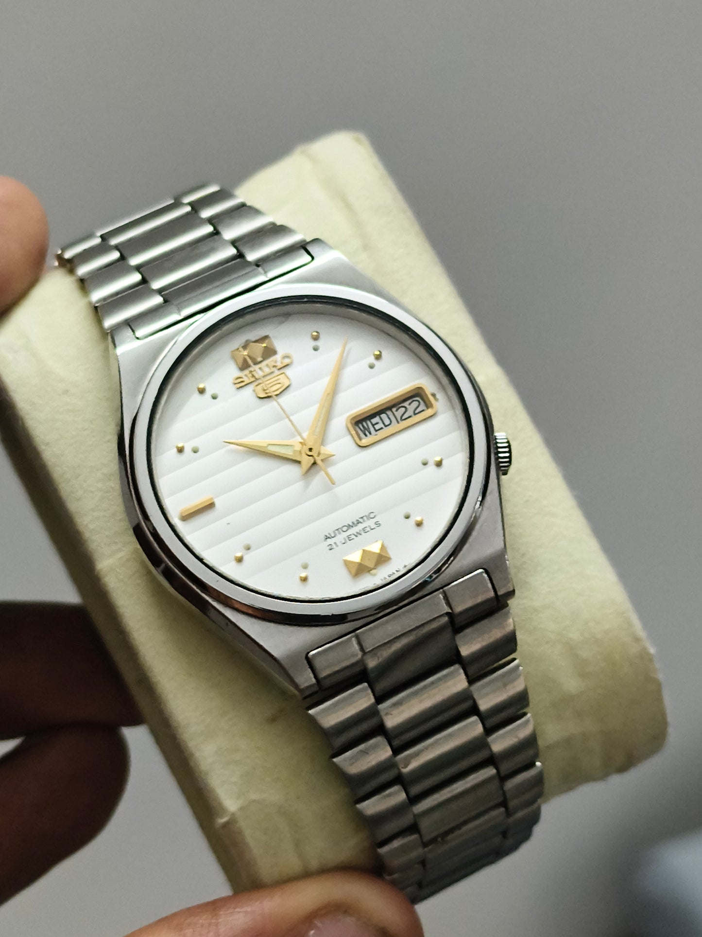 Seiko 5 Automatic Vintage Watch with White Horizontal Stripes Dial